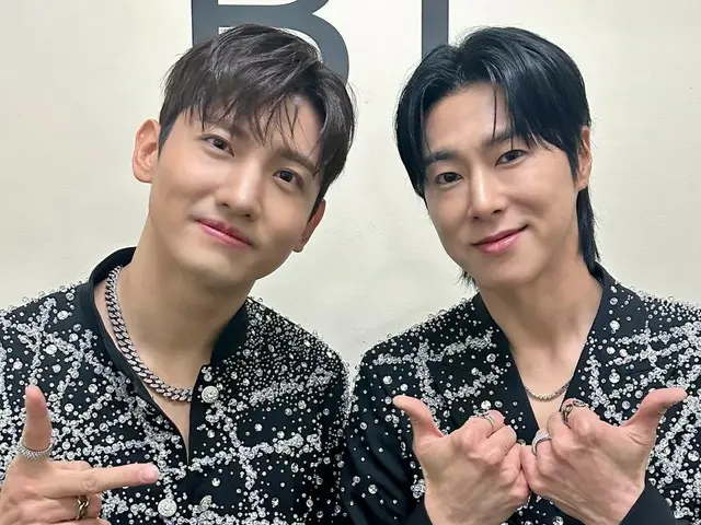 「東方神起」、東京ドームでの「SMTOWN LIVE 2024」1日目を終えて明るい笑顔