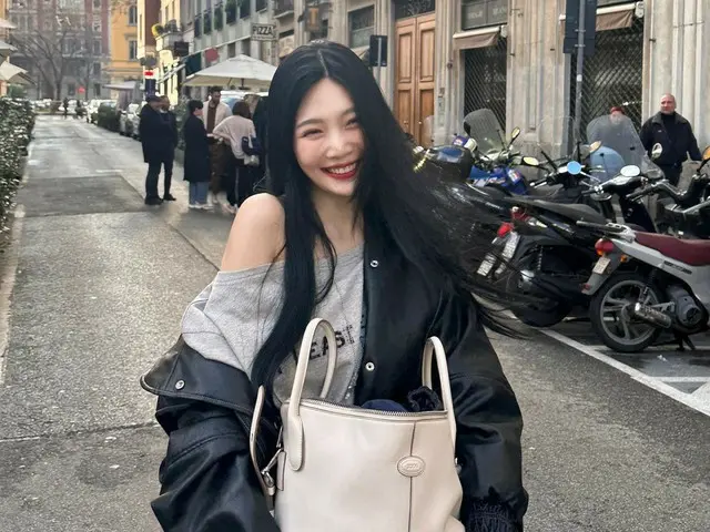 「Red Velvet」ジョイ、ミラノの街角でさわやかな笑顔
