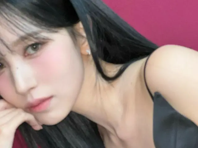「TWICE」ミナ、魅惑的なクールビューティー