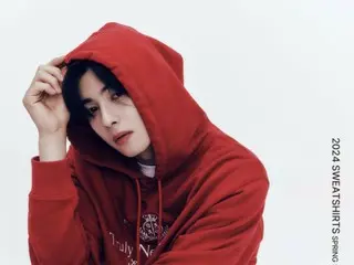 「ASTRO」チャウヌ、レッドのパーカーもセクシーに着こなす