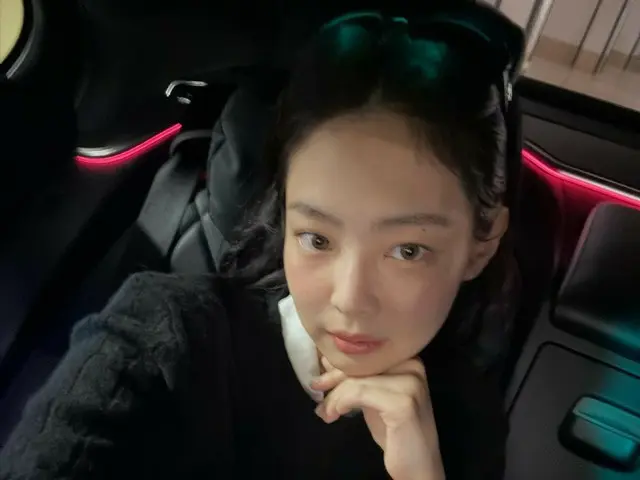 「BLACKPINK」ジェニー、ラブリーなパリの女神…“Paris snap”