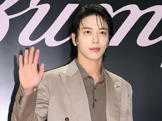 【フォト】「CNBLUE」ジョン・ヨンファ、シックにあいさつ