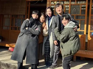 「涙の女王」キム・スヒョンの姉役がチャン・ユンジュ、撮影オフショットを公開…“ヨンドゥ里は愛です”