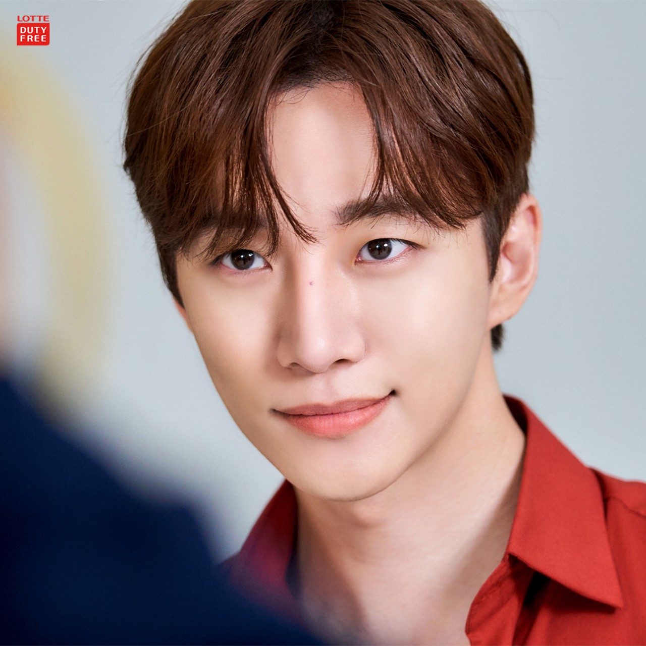 ロッテ免税店の顔”「2PM」ジュノ、広告撮影現場ビハインドカット