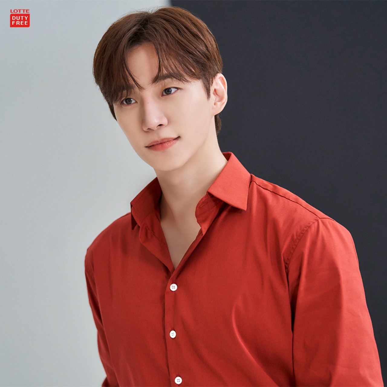 ロッテ免税店の顔”「2PM」ジュノ、広告撮影現場ビハインドカット