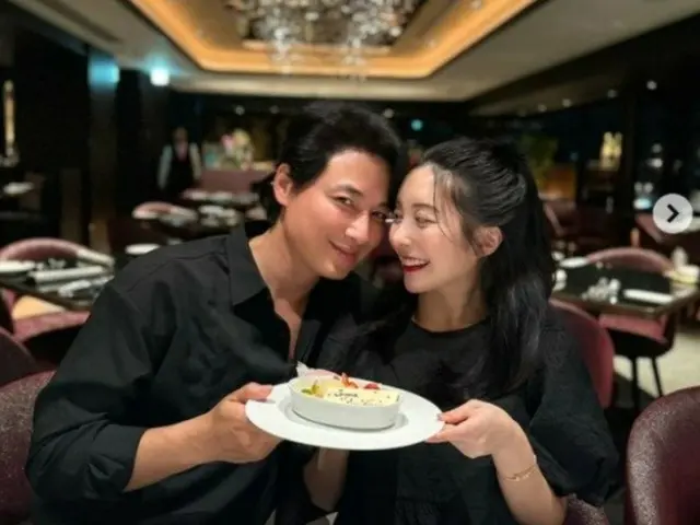 イ・ジフン♥アヤネさん、ホテルで結婚記念日をお祝い…妊娠後にさらに愛情爆発