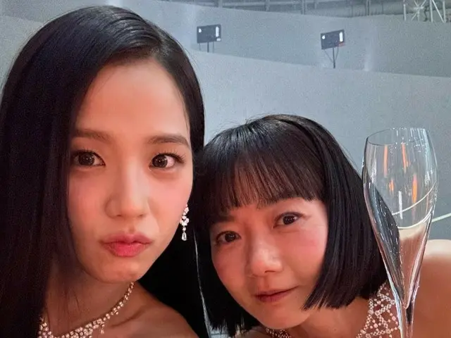 女優ペ・ドゥナ、“cartier night”で「BLACKPINK」ジスと撮ったツーショットを公開