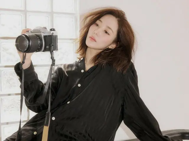 女優パク・ミニョン、カメラを持って独歩的な雰囲気
