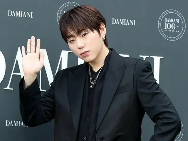 【フォト】ジコ（Block B）、ジュエリーブランドのイベントに参加…あいさつもヒップに
