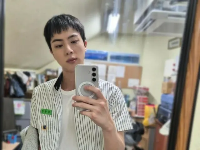 「BTS」JIN、学制そのもののビジュアルに感嘆！