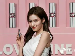 TWICE SANA、ボディラインくっきり＆瑞々しい唇　女神のような美しさ