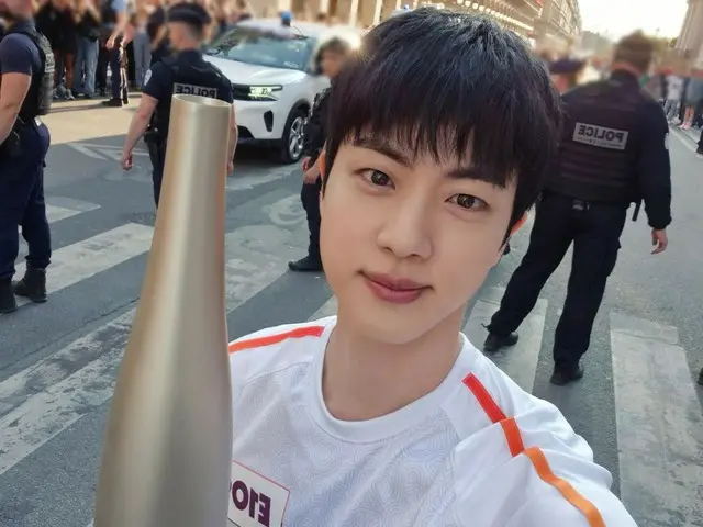「BTS（防弾少年団）」JIN、栄光の瞬間をセルフィーで！…“イケメン”