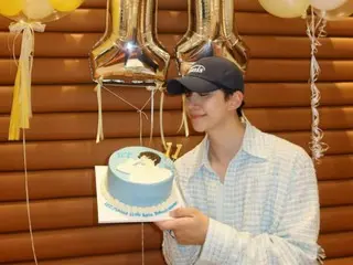 イ・ジュノ（2PM）、ソロデビュー11周年のお祝い認証ショット