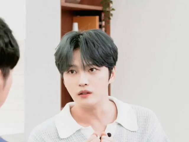 ジェジュン、科学の話に夢中…何がそんなに面白いの？
