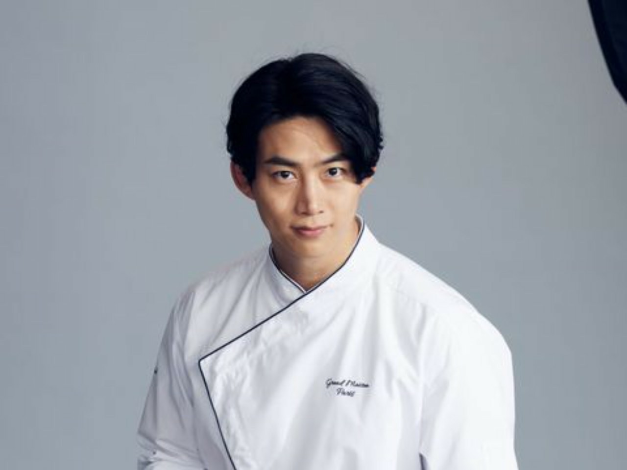 2PM」テギョン、ダンディなシェフに変身…「グランメゾン・パリ
