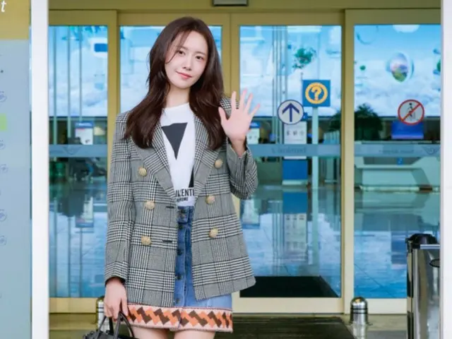 「少女時代」ユナ、見事な美脚で空港をランウェイにしてしまう美貌