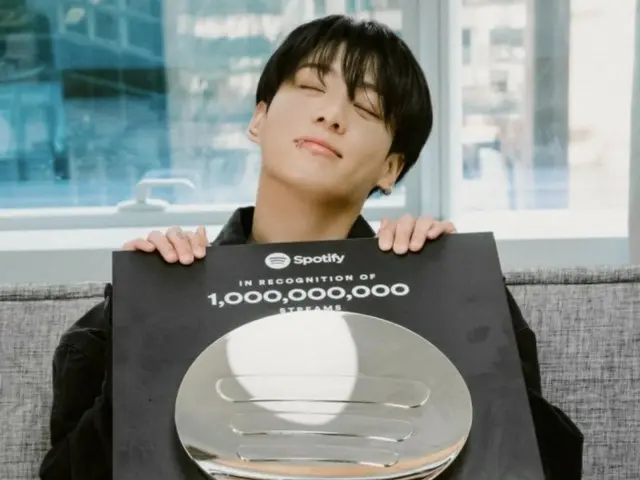 「BTS」JUNG KOOK、Spotify“10億ストリーミング記念プレート”3個達成！…また一つ追加