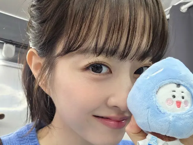 女優パク・ボヨン、済州島でのミネラルウォーターの広告撮影現場を公開…変わらない童顔ビジュアル