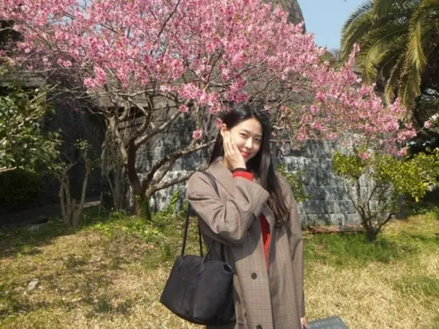 ソリョン（元AOA）、“立て看板の女神”春のお出かけでナチュラルコーデ披露