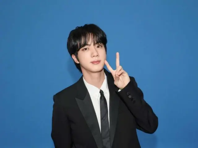 「BTS」JIN、キュートなピースで2ndミニアルバム「Echo」をPR？…wootteoギャラリー