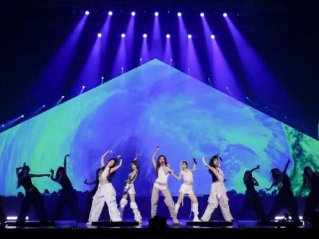 「LE SSERAFIM」、ワールドツアー公演中に「SBS人気歌謡」で1位を獲得！…“本当に？ ありがとう”