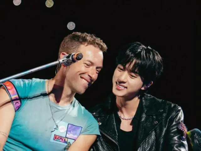「BTS」JIN、「コールドプレイ」とステージでの相性もぴったり！…「ハッピー」