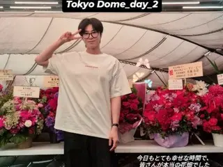 「東方神起」ユンホ、東京ドーム2日目の公演を終えてパシャッ…“皆さんが本当の花畑でした”