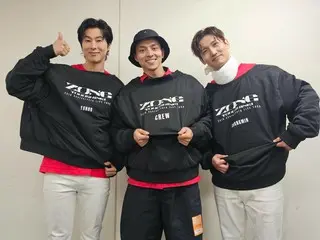 「東方神起」チャンミン、東京ドーム公演を終えて仲良しの満島真之介とのスリーショットを公開…“ありがとう”
