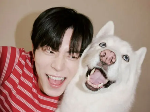 ホン・ジョンヒョン、愛犬ジンとカメラの前で幸せなツーショット【グラビア】
