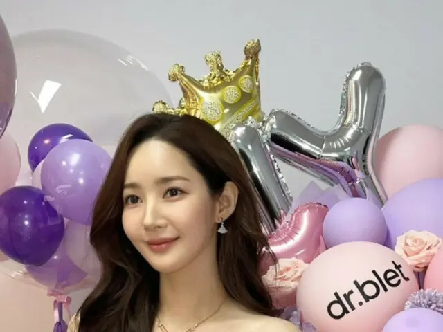 パク・ミニョン、優雅なドレススタイルで成熟した美しさアピール