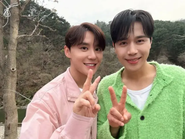 ジュンス＆ソン・ジュノ、春そのもののあたたかいツーショット…キム・ヒョンジュン（マンネ）とチョン・ドンウォンも一緒に