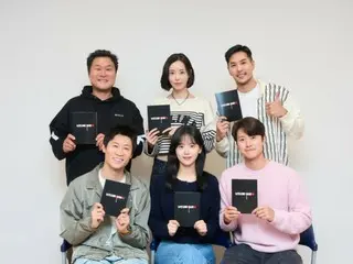「エクストリーム・ジョブ」のチン・ソンギュとコンミョンが再共演…Netflix映画「夫たち」台本読み合わせの現場を公開