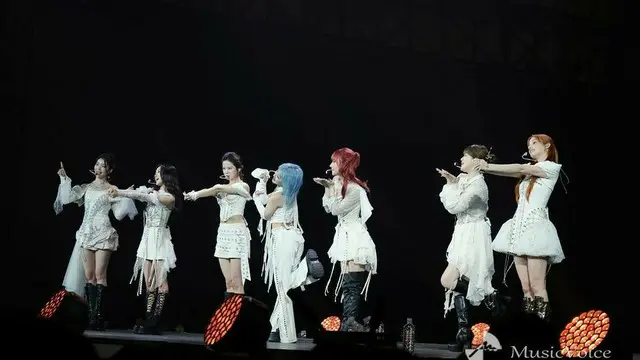 Kep1er、ステージ下で至近距離ファンサ　新曲「Yum」など披露