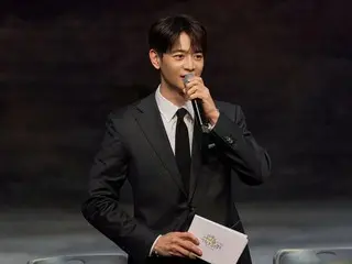 「SHINee」ミンホ、演劇「ゴドーを待ちながら」寄付公演GV（観客との対話）の進行役で才能寄付