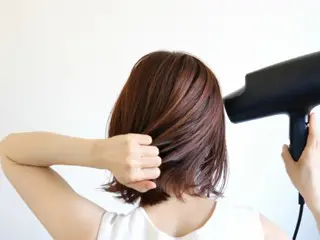 髪のパサつきはドライヤーのせい？正しい使い方でダメージ予防