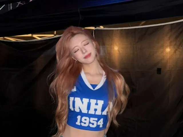 「ITZY 」ユナ、大学祭で見事なジーパンスタイル披露…歴代級の骨盤ライン