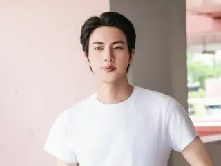 「BTS」JIN、ホワイトTシャツ1枚で視線をくぎ付け…「Don't Say You Love Me」MVフォトスケッチ公開