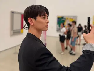 「SHINee」ミンホ、ロサンゼルスでアートの中へ…“静かに染み入る瞬間”
