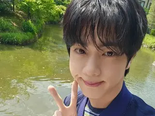 「BTS」JIN、キュートなピース…相葉先輩と京都での特別な1日