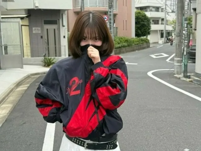 「aespa（エスパ）」カリナ、赤色で数字の“２”が書かれたジャンパー着て政治的議論に巻き込まれる