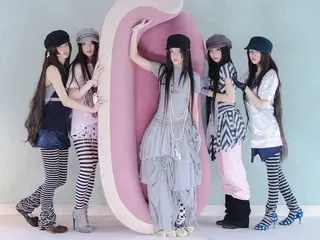 「ILLIT」、ニューアルバム「bomb」のコンセプトフォト“PINK BOMB”バージョンを公開…ラブリーでワイルドな魅力爆発
