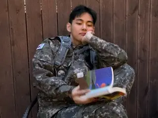 「BTS」V、自身のインスタに除隊記念の未公開写真を大放出！