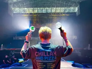 ジェジュン、たくましい後ろ姿でハノイ公演開始の合図…「早くファンと一緒に飛び回って遊びたい」