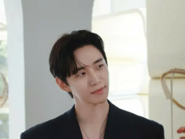 「2PM」ジュノ、王子さまのような存在感…優雅でダンディ