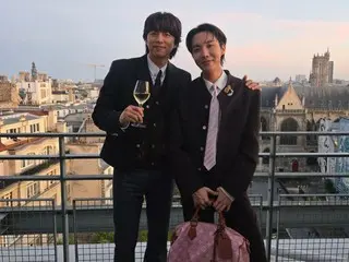 「BTS」J-HOPE、俳優コン・ユとパリでツーショット