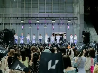 INI、新宿にサプライズ登場　道行く人たちに向けて元気よくあいさつ
