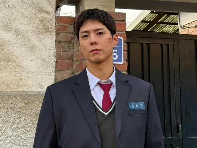 俳優パク・ボゴム、アラサーなのに制服が似合いすぎると話題