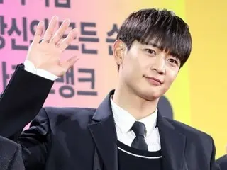 「SHINee」ミンホ、イ・スンジェの体調不良降板でキャンセルになった演劇「ゴドーを待ちながらを待ちながら」の舞台に再び立つ