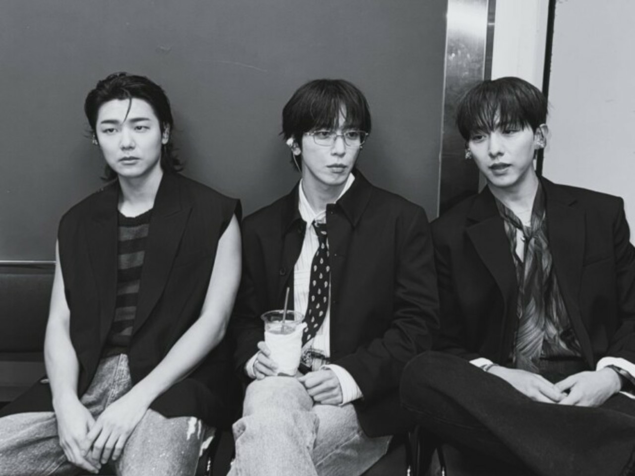 CNBLUE ヨンファ写真展 사색4色 限定フォト Gq52RVIW0AAdAJj.jpg:large