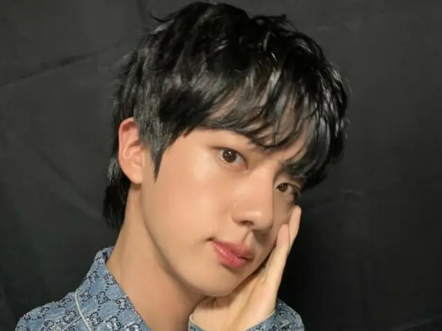 「BTS」JINを1面で報じた新聞、アマゾンジャパンで1位